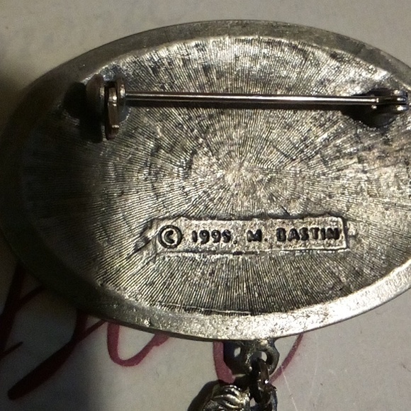 1999 M. Bastim Pewter Bunny Pin/Brooch - Picture 2 of 5